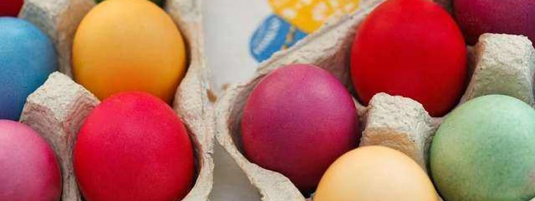 Barvanje pirhov z zelišči in naravnimi materiali