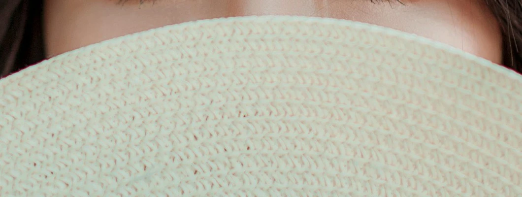 Kako se znebiti temnih kolobarjev okoli oči: Učinkovite rešitve in nasveti